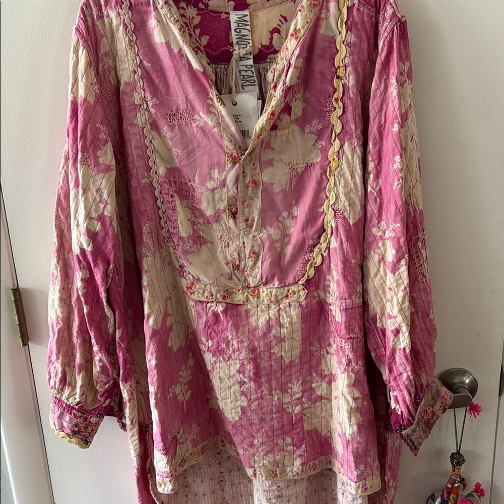 Beautiful Magnolia Pearl European Cotton Floral Shirt with Rose Ribbon